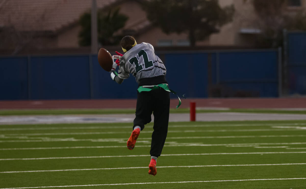 Palo Verde's Caitlyn Torpey (22) comes up short on a reception during a flag football game at S ...