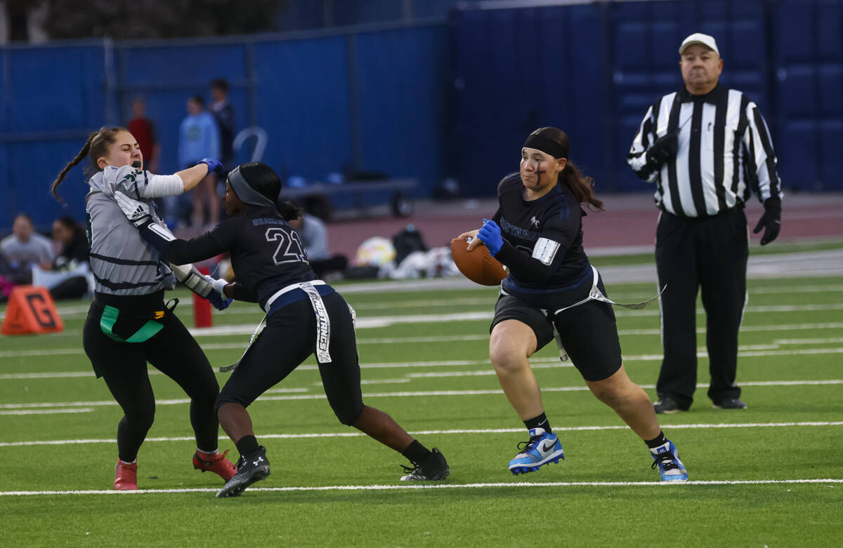 Shadow Ridge quarterback Aubree Davis (22) runs the ball against Palo Verde sduring a flag foot ...