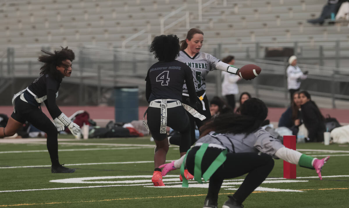 Palo Verde's Alexis Manzo (15) scores a touchdown during a flag football game at Shadow Ridge H ...