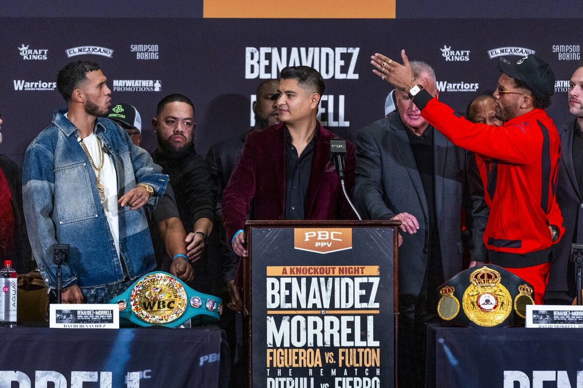 Interim WBC light heavyweight champion David Benavídez, left, and WBA light heavyweight champi ...