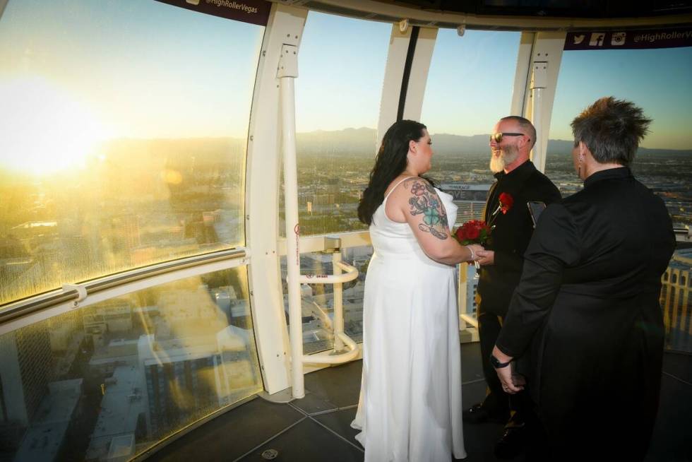 Couples can wed in a private cabin on the High Roller. (Cashman Photo)