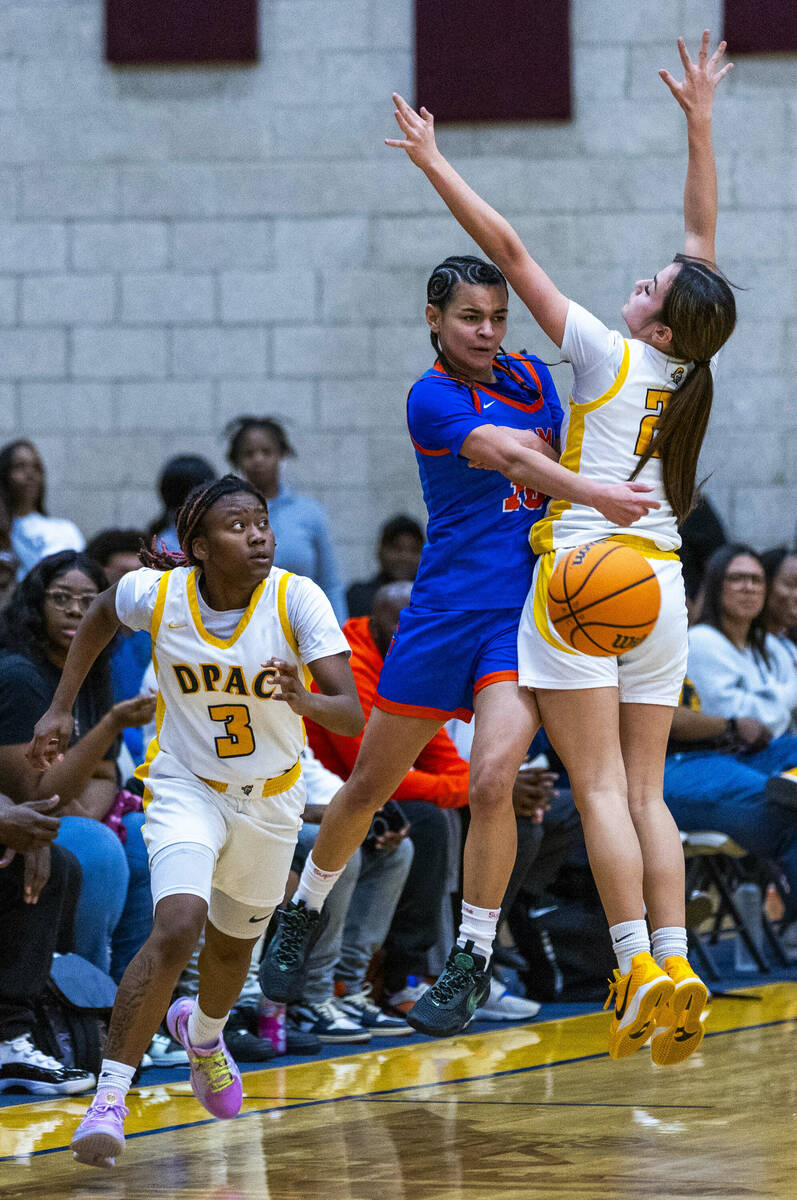 Bishop Gorman guard Aaliah Spaight (10) passes around Democracy Prep guard Ella Smith (21) and ...