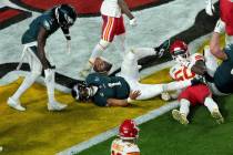 Philadelphia Eagles quarterback Jalen Hurts (1) scores a 2-point conversion against the Kansas ...