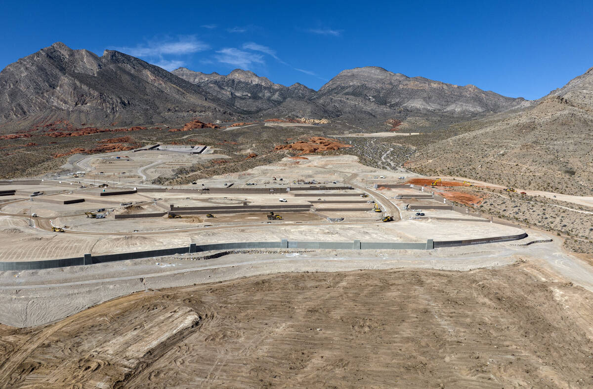 Development of a new luxury housing project a few miles from the Summerlin Parkway-215 Beltway ...