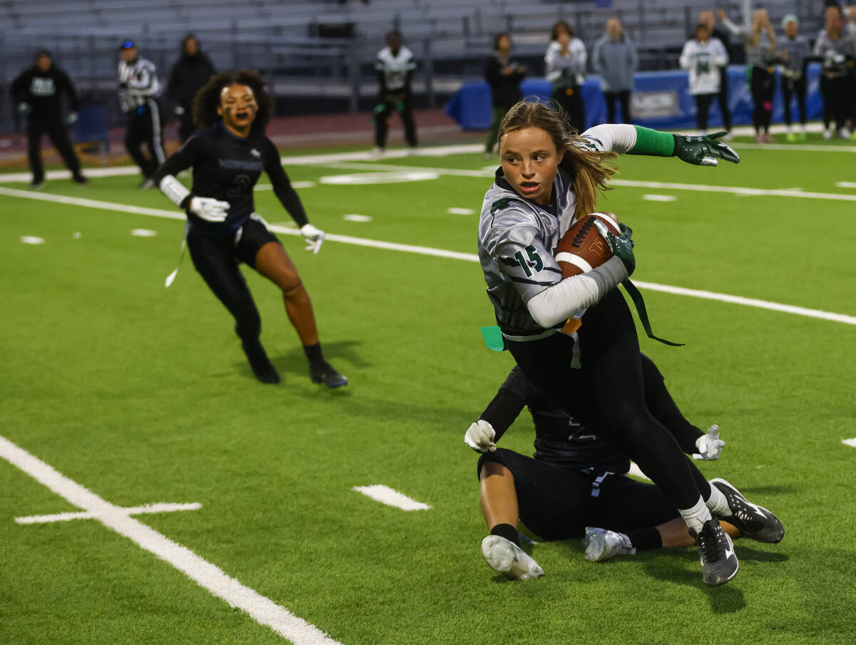 Palo Verde's Alexis Manzo (15) runs the ball during a flag football game at Shadow Ridge High S ...