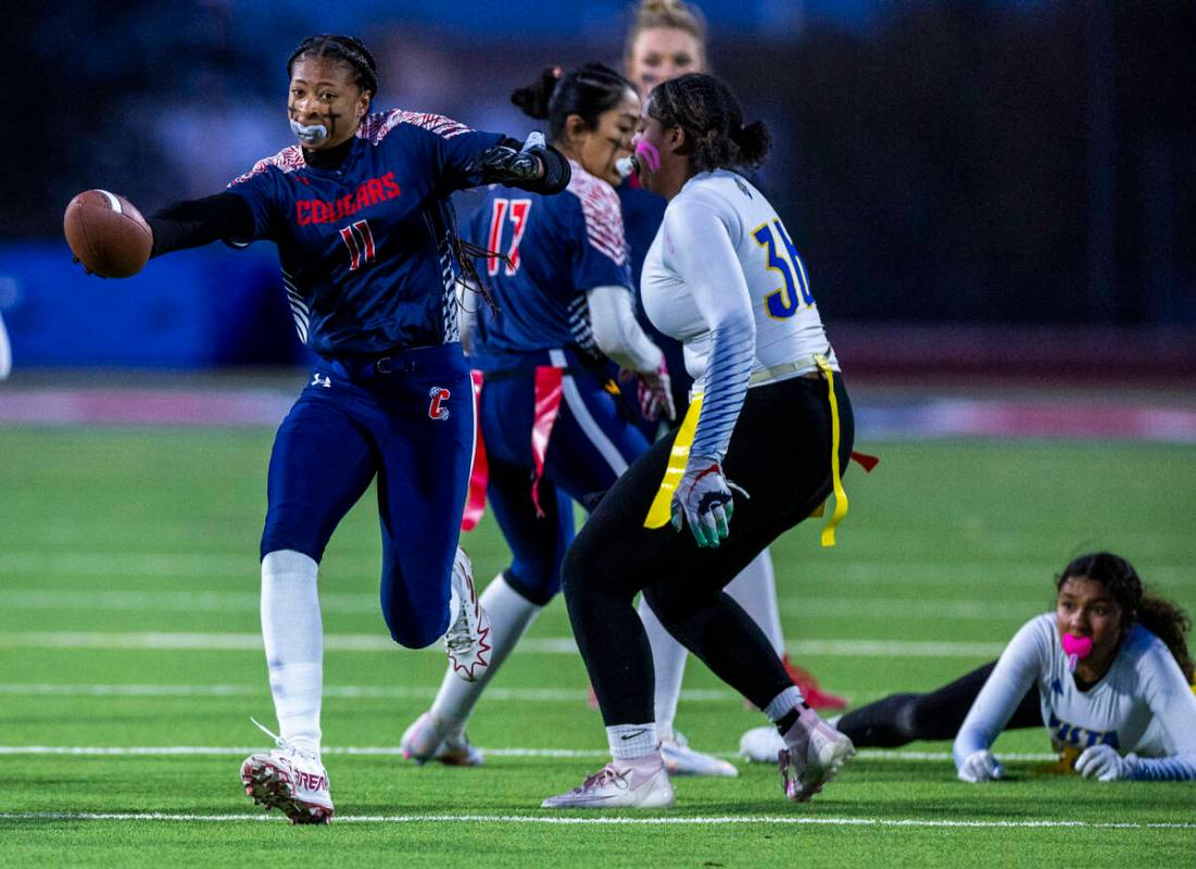 Coronado Jiselle Dudley runner Jiselle Dudley (11) extends for more yards against Sierra Vista ...