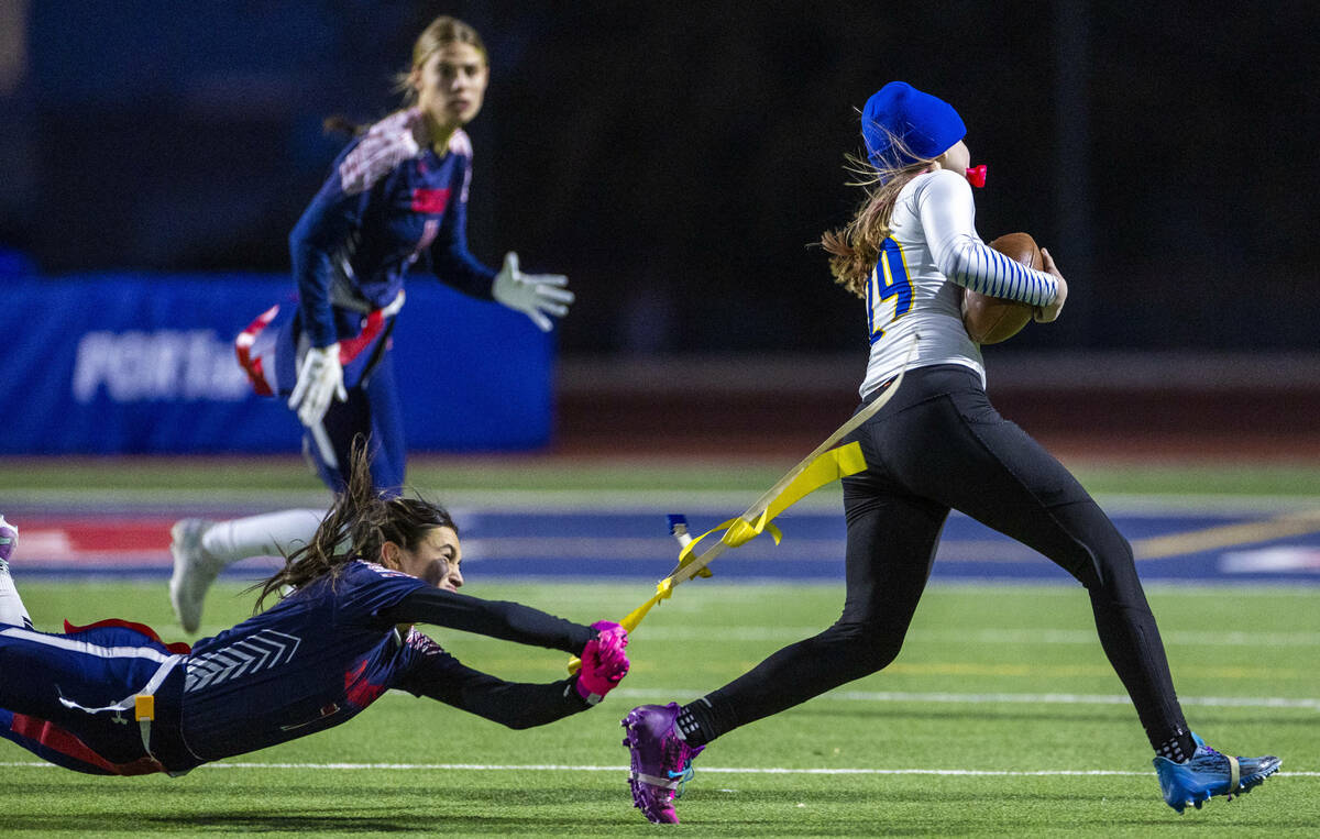 Coronado safety Mia Schlachter (7) makes a diving save against Sierra Vista quarterback Amaya W ...