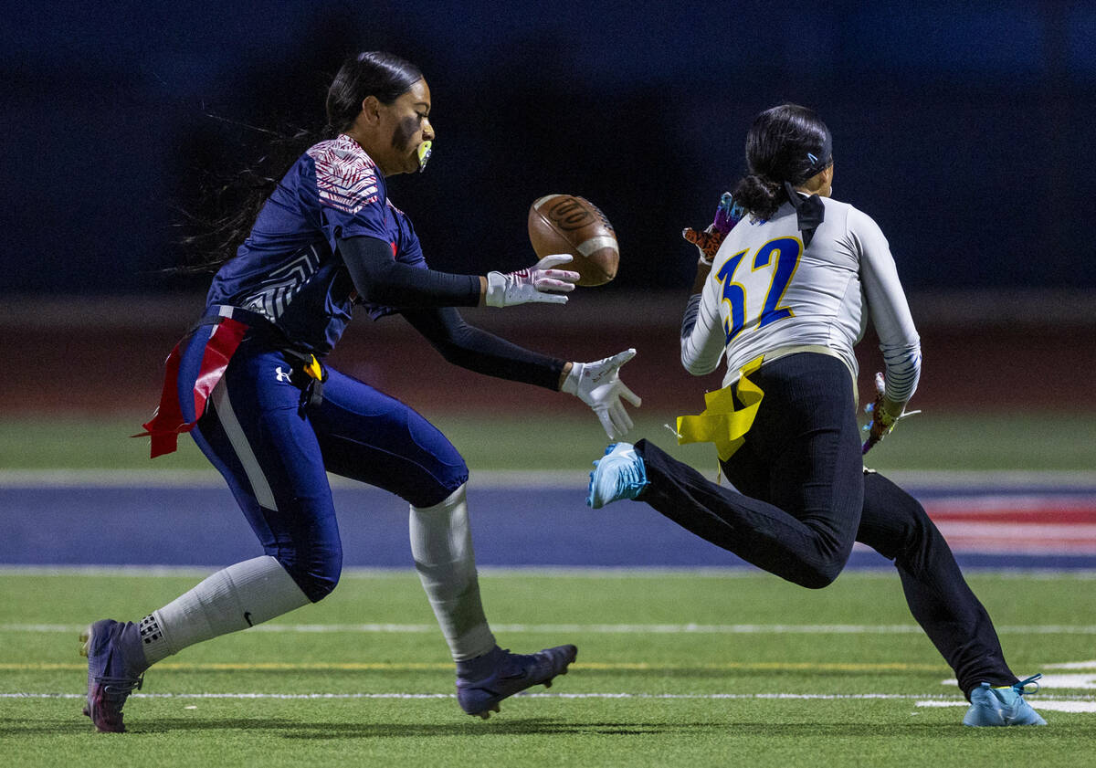 Sierra Vista receiver Danielle Livingston (32) is unable to secure a touchdown catch as Coronad ...