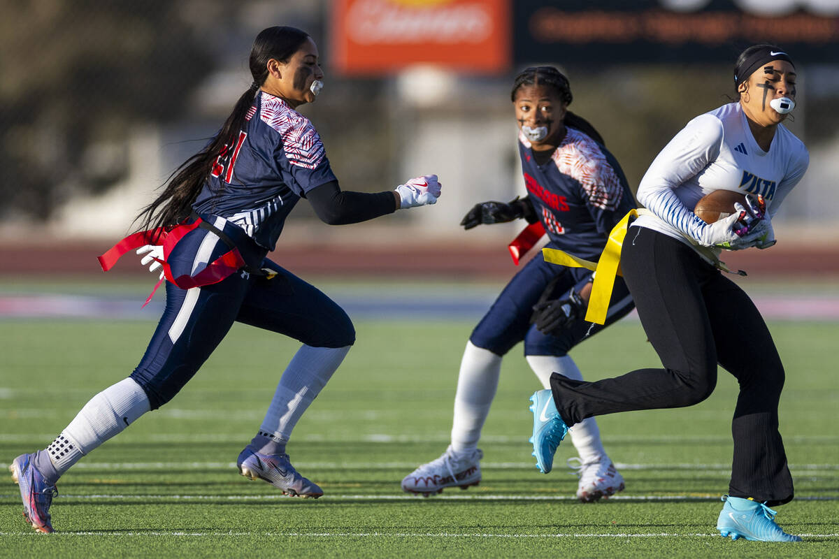 Sierra Vista receiver Danielle Livingston (32) secures a catch against Coronado defensive back ...