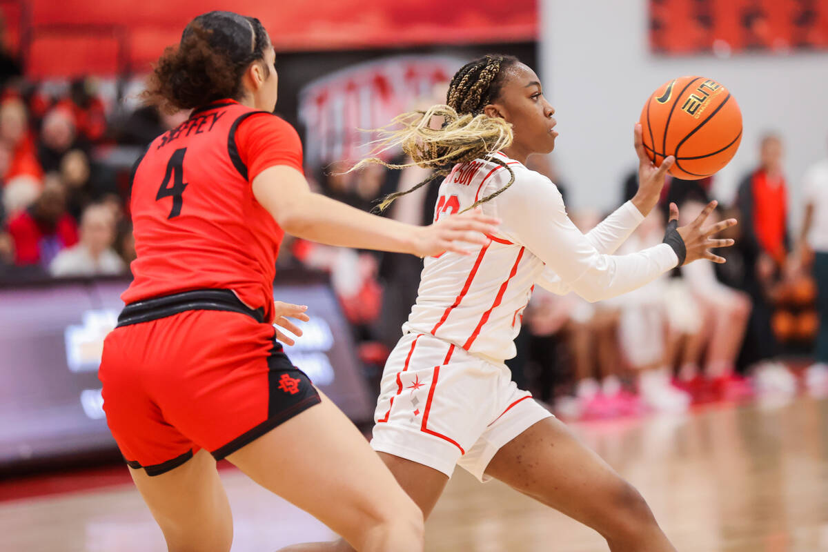 Lady Rebels guard Amarachi Kimpson (33) passes the ball off during a women’s basketball ...