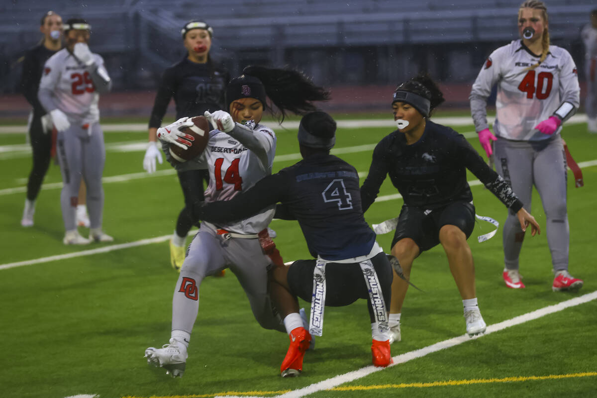 Desert Oasis' Allie Peralta (14) tries to get around Shadow Ridge's Tyriel Cole (4) during a 5A ...