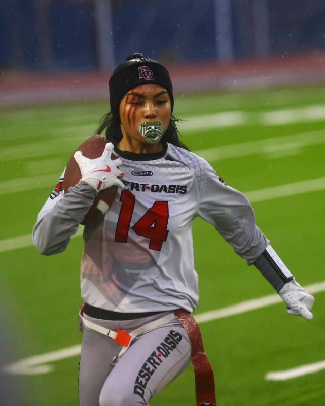 Desert Oasis' Allie Peralta runs the ball during a 5A state semifinal flag football game at Sha ...