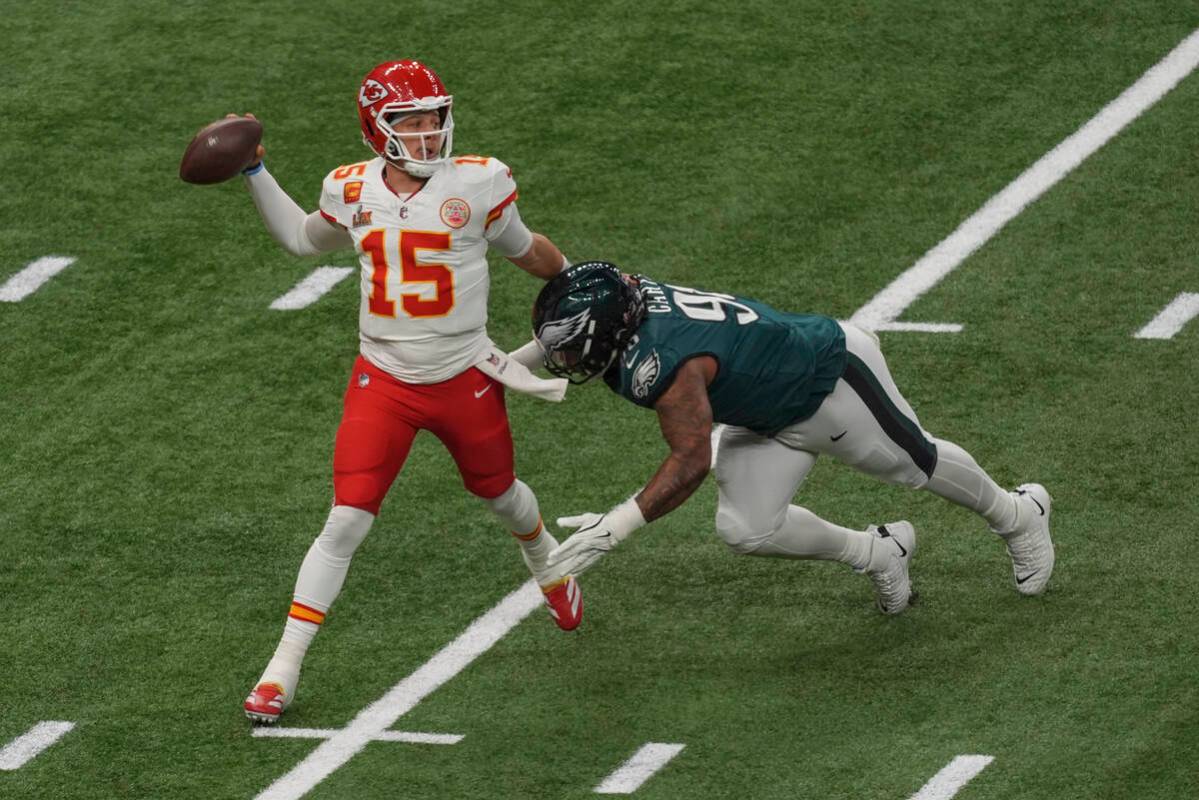 Philadelphia Eagles defensive tackle Jalen Carter (98) tackles Kansas City Chiefs quarterback P ...
