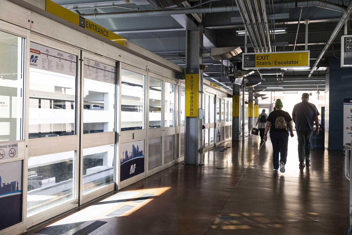 Las Vegas Monorail passengers walk along the platform at the Harrah’s & The Linq sta ...