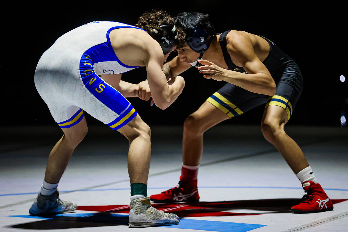 Sierra Vista wrestler Kapono Starwood faces off with Cheyenne opponent Michael Vela during the ...