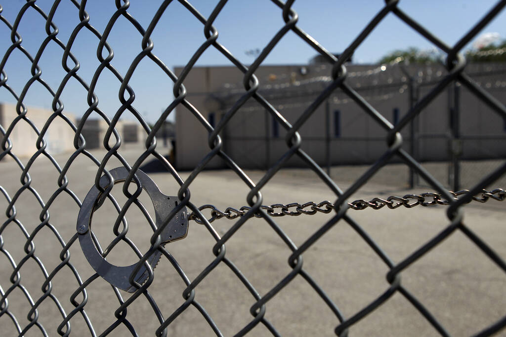 Restraints hold open a gate at the North Las Vegas jail. (Las Vegas Review-Journal) JOHN ...