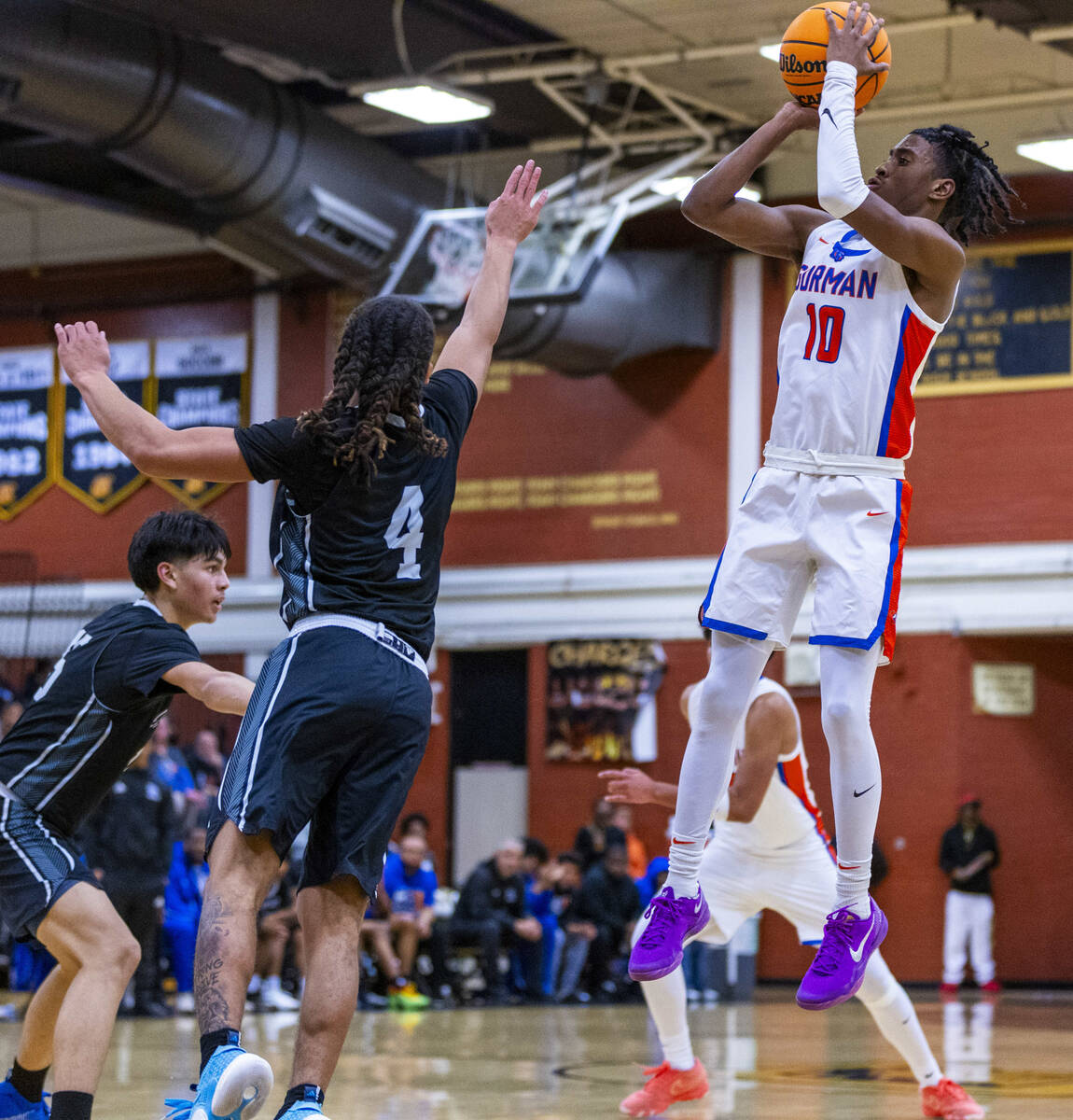 Bishop Gorman guard Nick Jefferson (10) shoots over Desert Pines guard Prince Davis (4) for a b ...