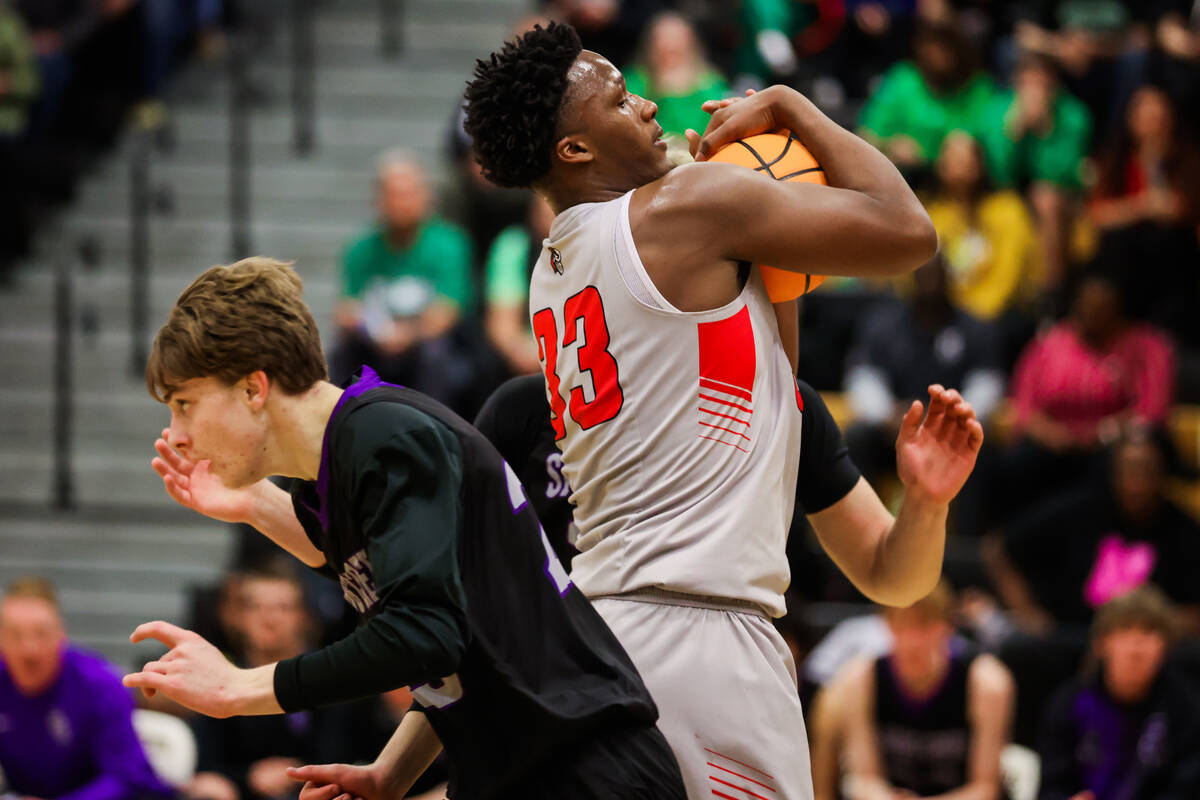 Mater East forward Aleo Foday (33) keeps the ball in his grip during a class 3A semifinals bask ...