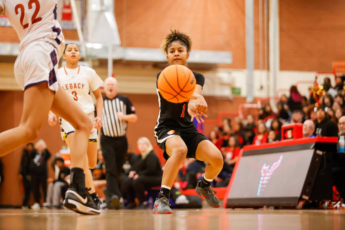 Losee guard Jayla Lewis (1) passes the ball to the paint during a Class 4A girls basketball sta ...