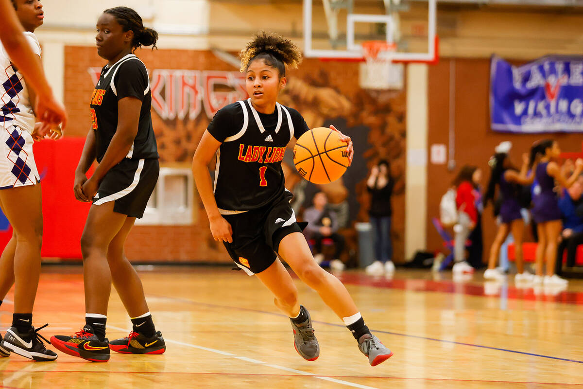 Losee guard Jayla Lewis (1) dribbles by a screen and toward the basket during a Class 4A girls ...
