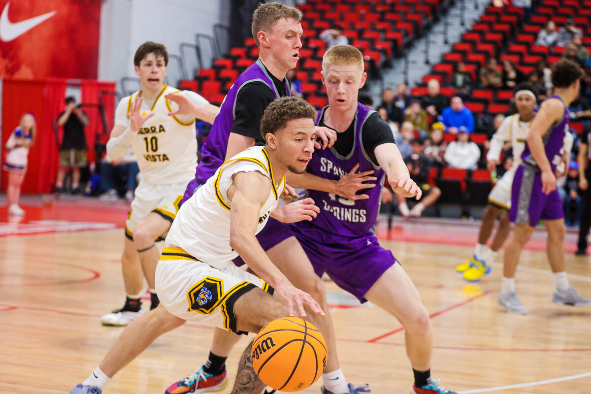 Sierra Vista guard Noah Brosier (5) dribbles the ball as Spanish Springs defense keeps on him d ...