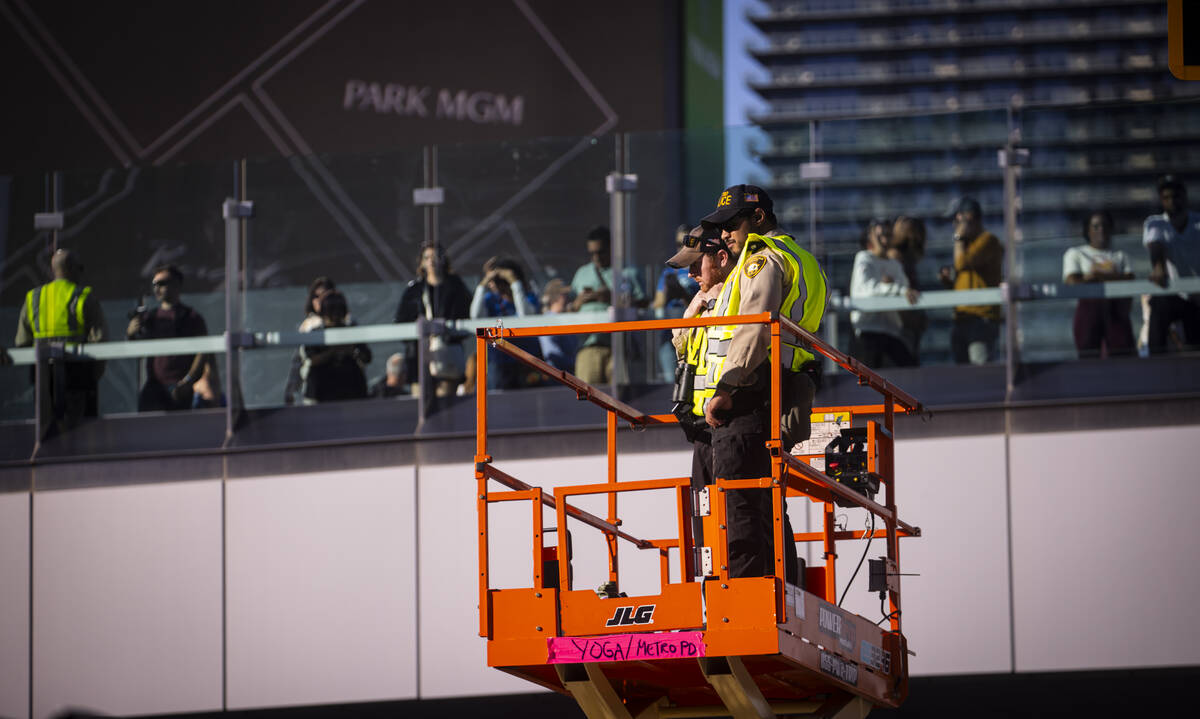 Las Vegas police keep an eye on the crowd before the start of the Rock ‘n’ Roll R ...