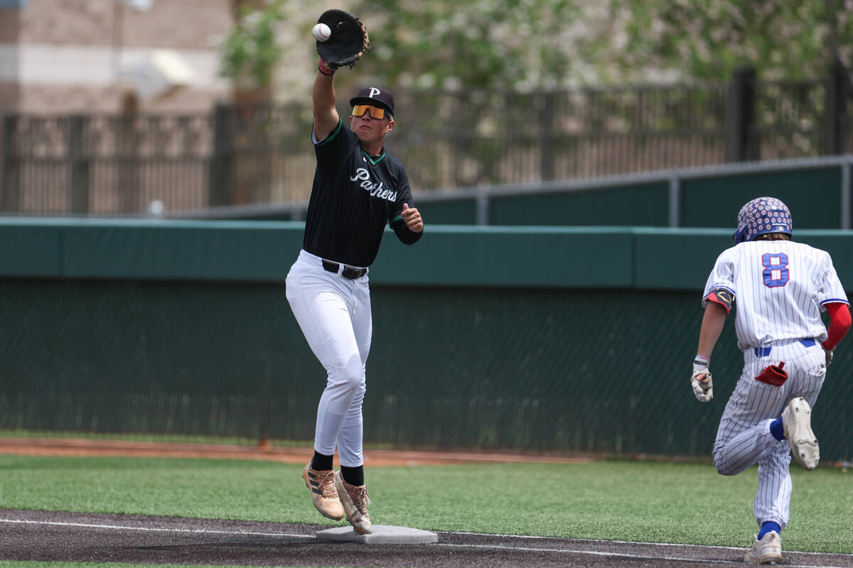 Palo Verde infielder Tanner Johns (21) catches to out Reno’s Harvey Smerdon (8) during a Clas ...