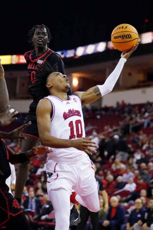 Fresno State's Zaon Collins goes in for a layup against San Diego State during the second half ...