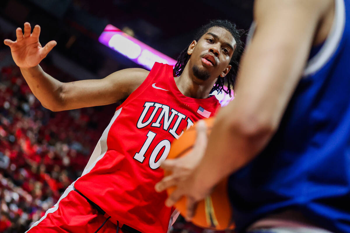 Rebels guard Jaden Henley (10) guards UNR Wolf Pack guard Kobe Sanders during an NCAA men&#x201 ...
