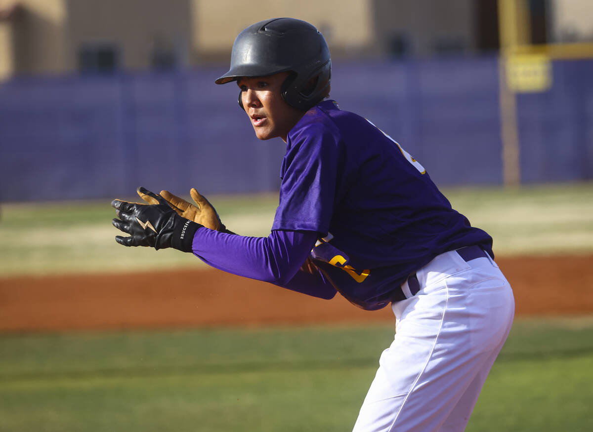 Chris Turner (6) z Durango świętuje utwór przeciwko Legacy podczas meczu baseballowego w Durango H ...