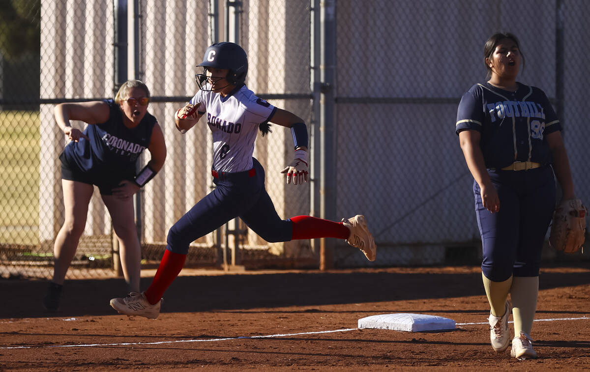 Coronado's head coach Lauren Taylor, left, shouts to Coronado's Alohi Mundon (8) on her way to ...