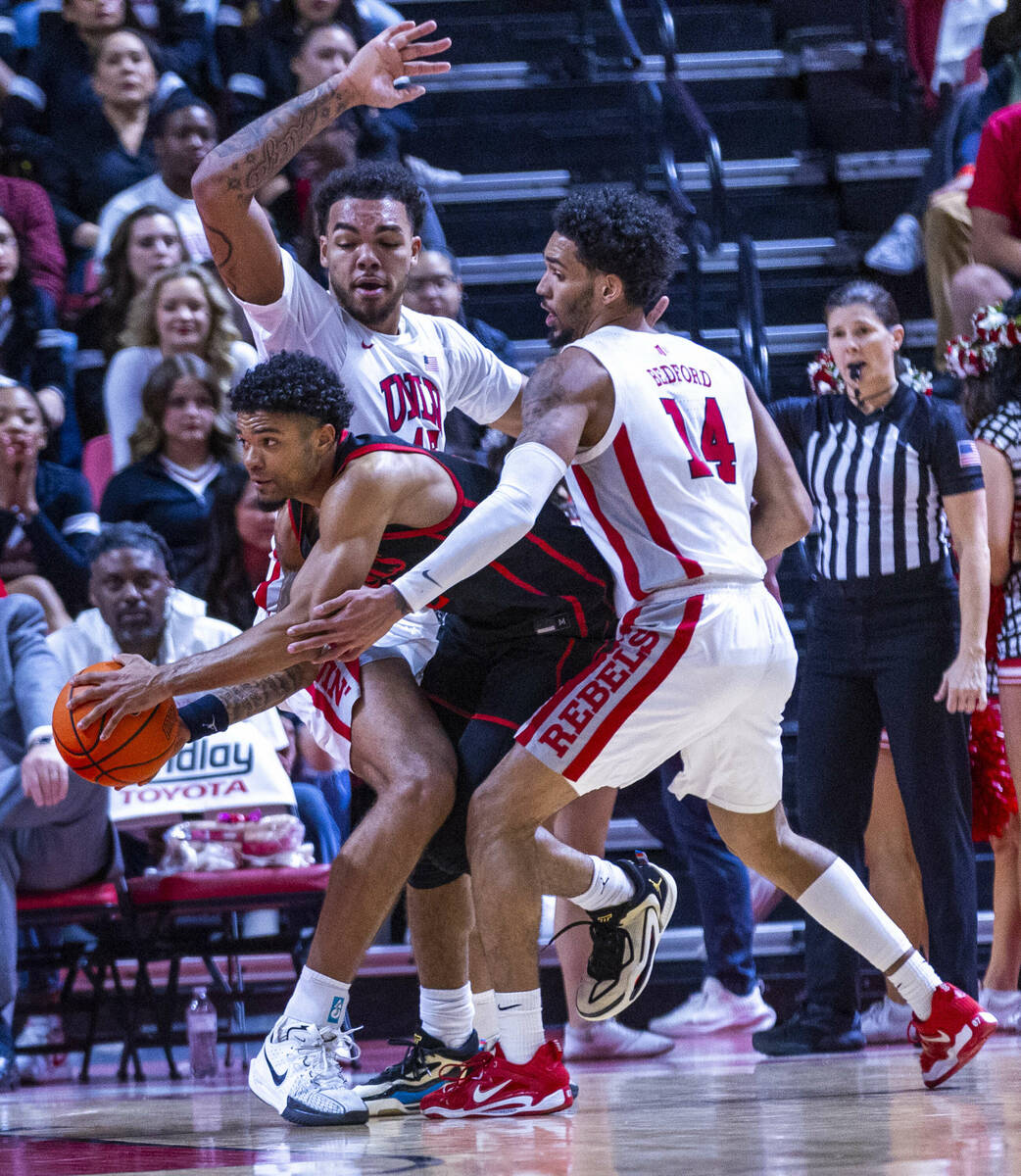 San Diego State Aztecs guard Nick Boyd (2) attempts to get off a pass while pinched between UNL ...