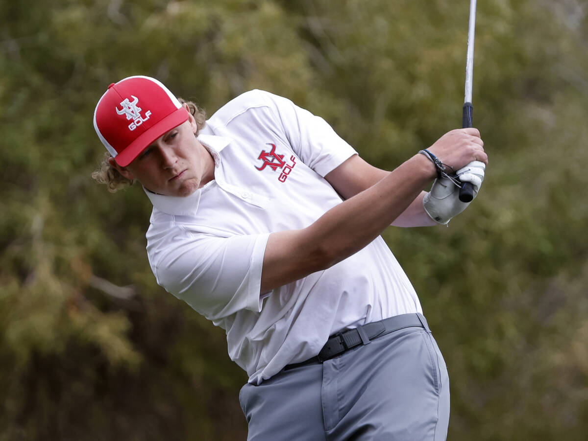 Arbor View's Levi Snider tees off on the tenth during Class 5A boys golf Desert League match, o ...