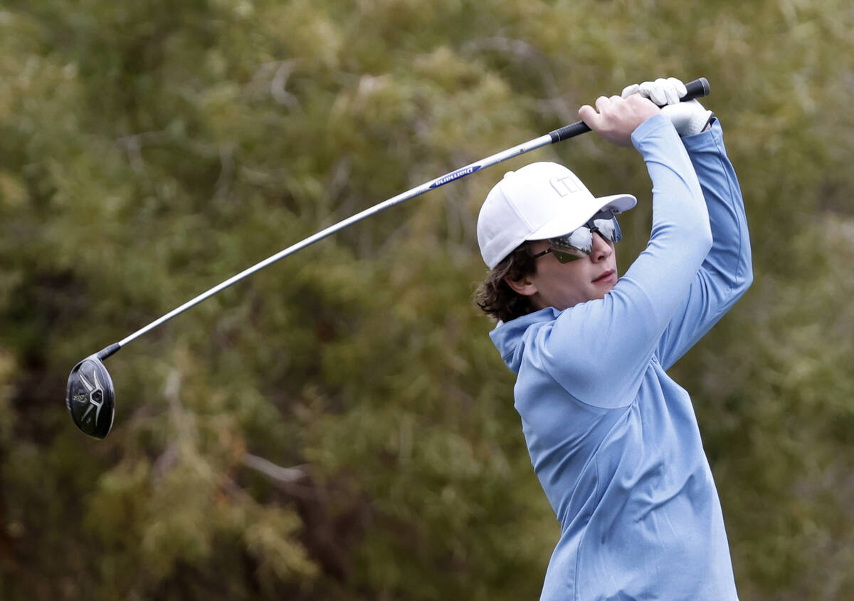 Foothill's Dax Warren watches his drive after teeing off on the tenth during Class 5A boys golf ...