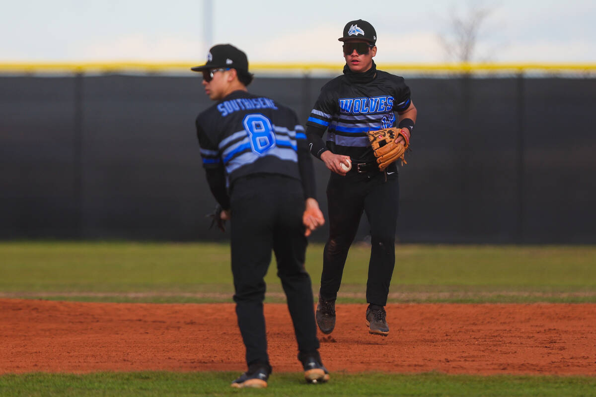 Basic second baseman Lyndon Lee (15) holds the ball during a high school baseball game between ...