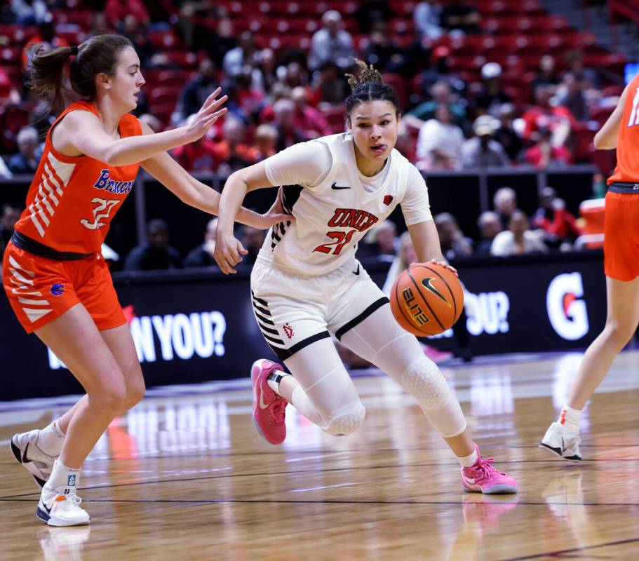 UNLV Lady Rebels forward McKinna Brackens (21) drives past Boise State Broncos guard Natalie Pa ...