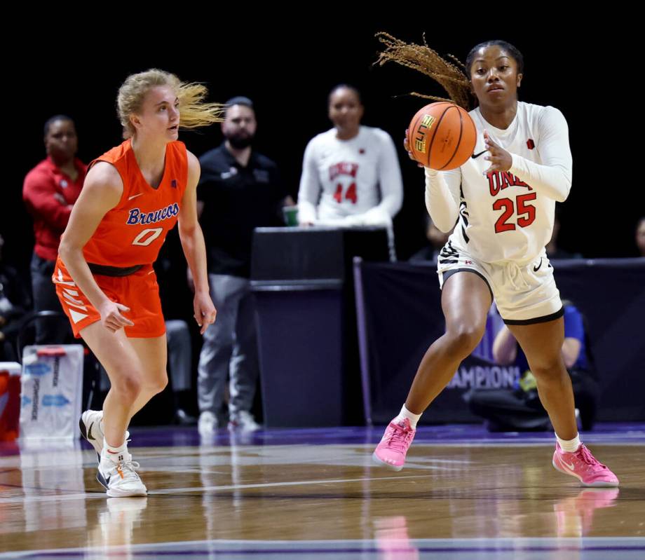UNLV Lady Rebels guard Aaliyah Alexander (25) passes in front of Boise State Broncos guard Tatu ...