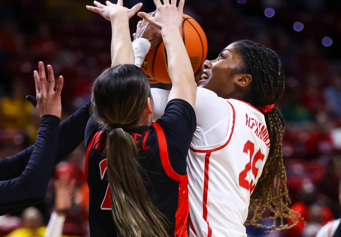 UNLV Lady Rebels guard Aaliyah Alexander (25) shoots against San Diego State Aztecs guard Natal ...