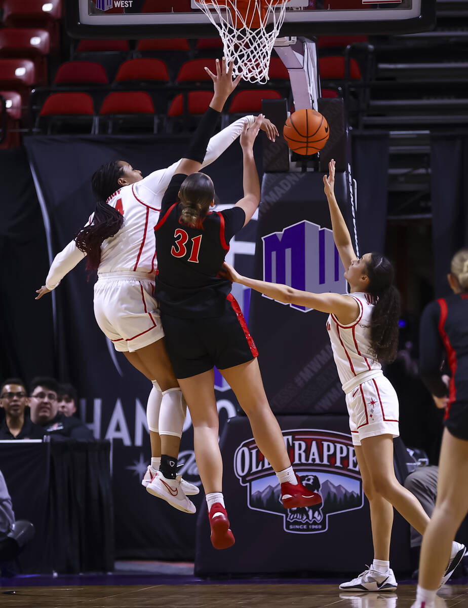 UNLV Lady Rebels forward Alyssa Brown (44) blocks a shot from San Diego State Aztecs forward Ca ...