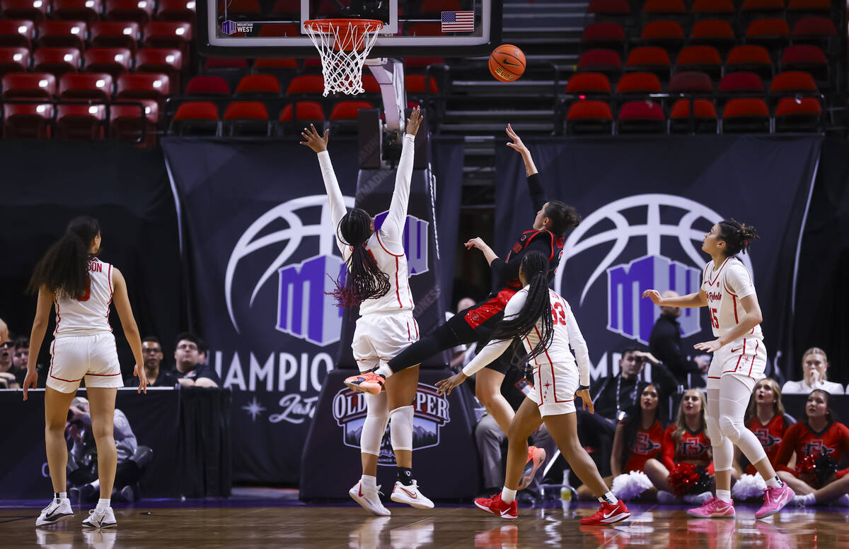 San Diego State Aztecs forward Adryana Quezada (32) shoots against UNLV during the second half ...