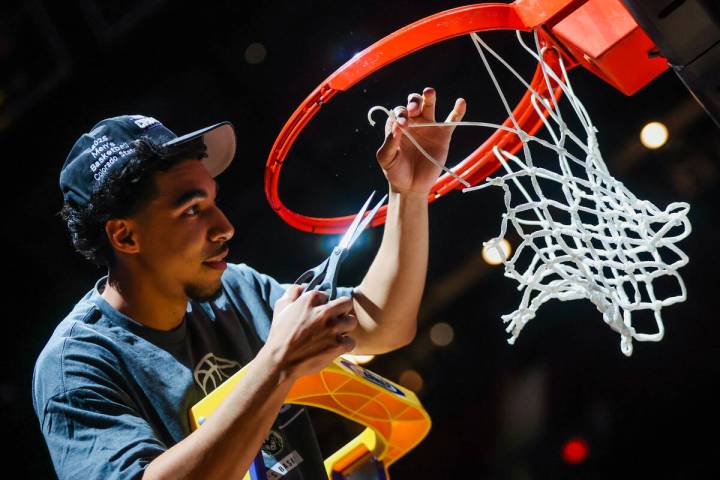 Colorado State Rams guard Darnez Slater (3) cuts down a piece of the net after winning the Moun ...