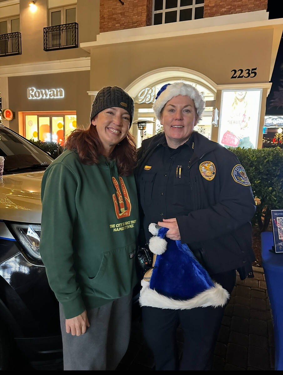 Cristi Chadwick Gatten and her sister, former Henderson police Chief Hollie Chadwick. (Courtesy ...