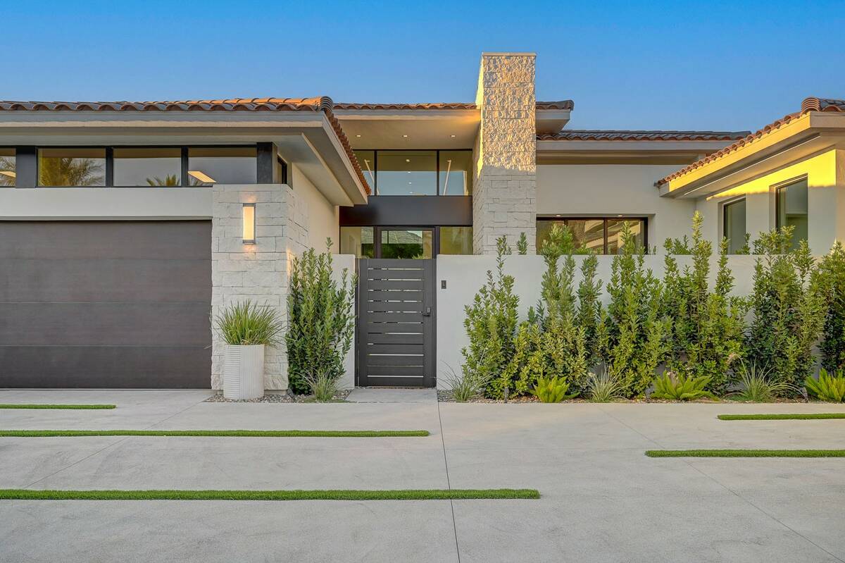 10 Cottonwood Court, located in the Augusta Canyon neighborhood in Southern Highlands. The 5,75 ...
