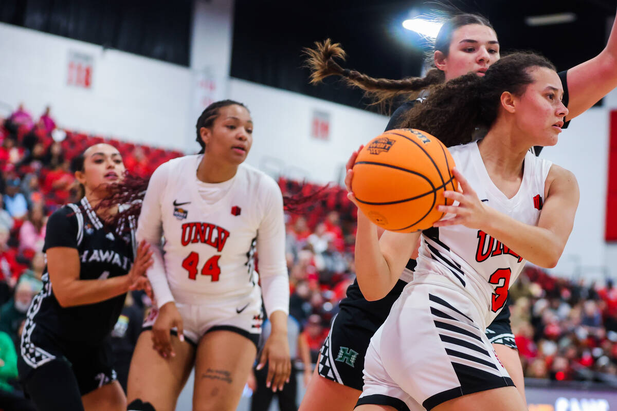 Lady Rebels guard Kiara Jackson (3) moves the ball across the paint during a Women's Basketball ...