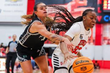 Lady Rebels guard Amarachi Kimpson (33) dribbles the ball as Hawai'i Rainbow Wahine guard Lily ...