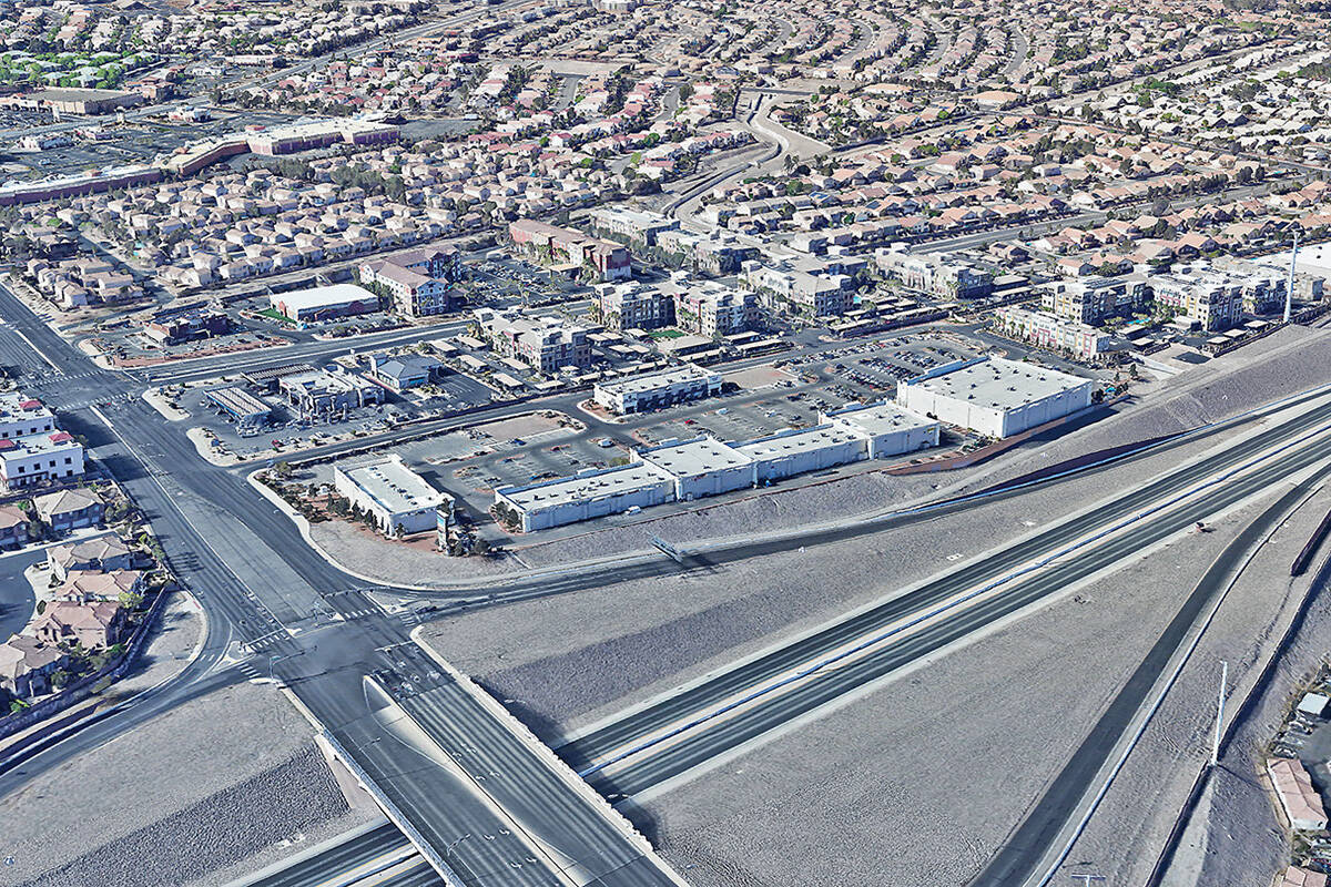 Henderson shopping center sells for $30M