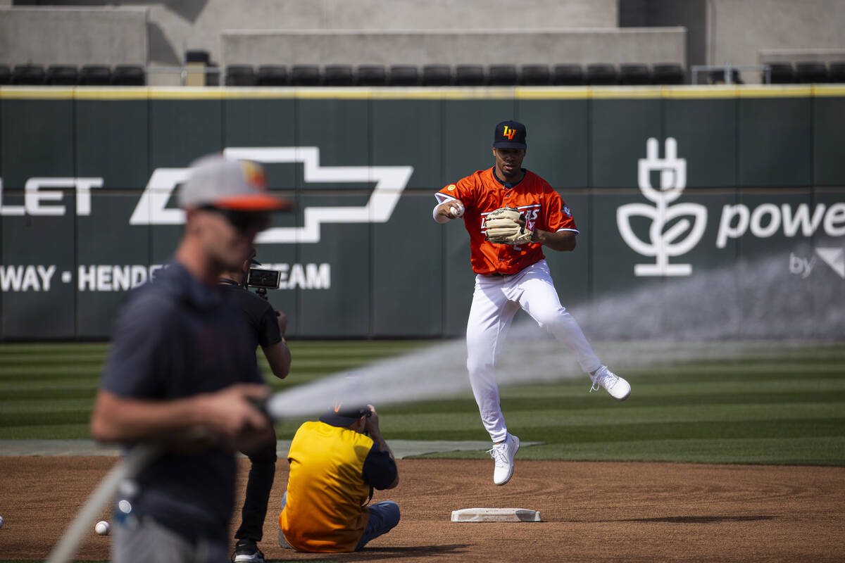Las Vegas Aviators infielder Darell Hernaiz poses for photographer Steve Spatafore during media ...