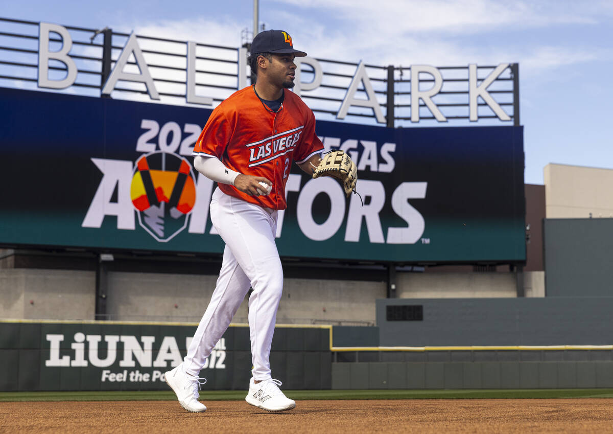 Las Vegas Aviators infielder Darell Hernaiz poses for photographer Steve Spatafore, out of fram ...
