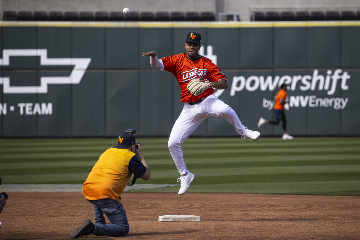 Las Vegas Aviators infielder Darell Hernaiz poses for photographer Steve Spatafore during media ...