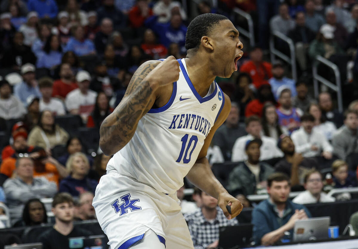 Kentucky forward Brandon Garrison (10) reacts against Illinois in the second half in the second ...
